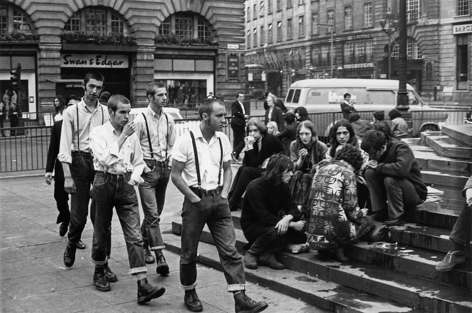 Хард мод. Skinheads 1969. Скинхеды 60-х Англия. Стиль скинхедов 60х. Скинхеды 1995 Питер.