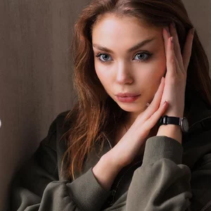 Катя.