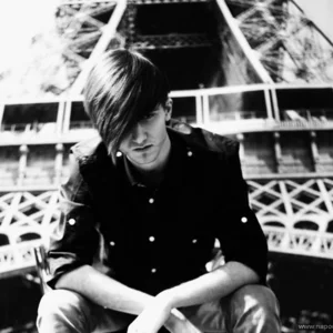 V's photo