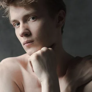 Mark Kondrat'ev的照片