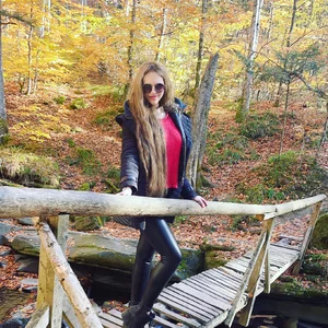 Lola Lav's photo