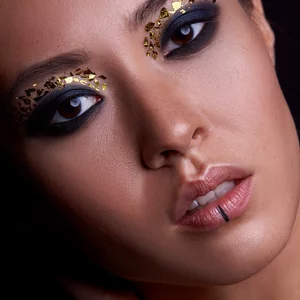 PHOTO: НАТАША ВЫСОЦКАЯ MUA: МАРИНА ЛЯПИНА