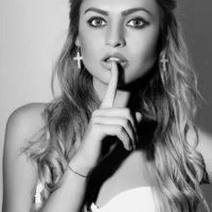 Oksana Aksenova picture
