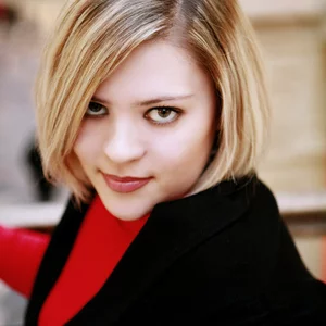 Элла Иванова 
Гум