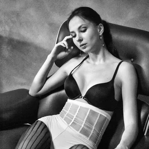 Model: Ula Rock for La Perla