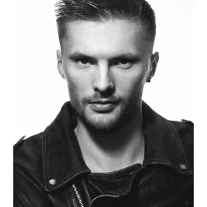 Kirill Vazhenin的照片