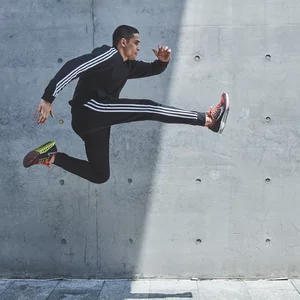 Individual sports, Jumping, Skateboarder, Sports, Recreation, Skateboard, Extreme sport, Kickflip, Stunt performer