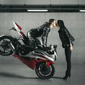 Kiss Motorcycle Bike Поцелуй мотоцикл байк Trick Yamaha Tricks трюк Sportbike трюки спортбайк Ямаха