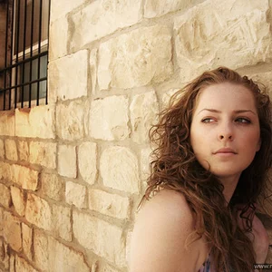 Alona