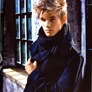 Для ArtCOIFFURE Magazin. Осень 2010. Фото Артем Евсеев. Стиль и одежда Леонид Романов