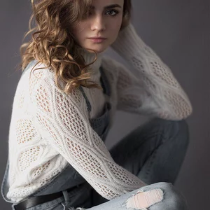 Sitting, Clothing, Beauty, Lady, Hairstyle, Long hair, Blond, Lip, Fashion
