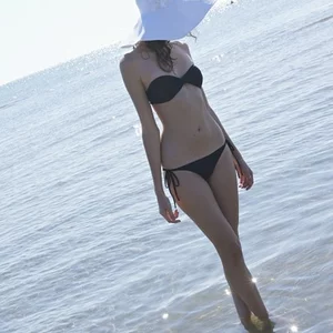 Ana Isuk's photo