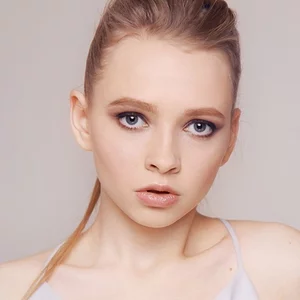 Dar'a Mahrova picture