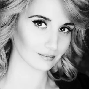 Face, Eyebrow, Hairstyle, Lip, Beauty, Blond, Chin
