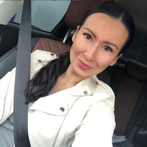 Николь Островская