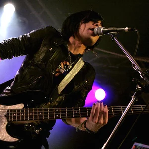 Stage, Bass