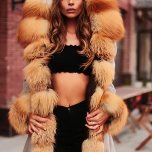 Fur clothing, Fur, Clothing, Fashion, Street fashion, Lady, Outerwear, Textile, Coat