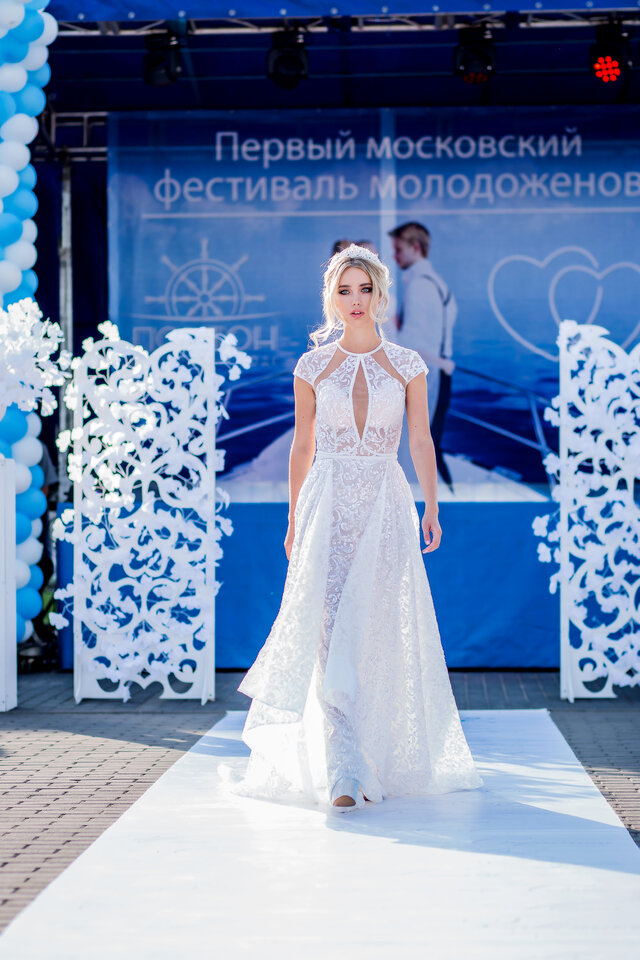 С показа