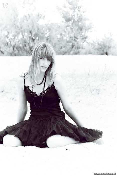 Photoshooting Session with Julia - White Summer (2009)