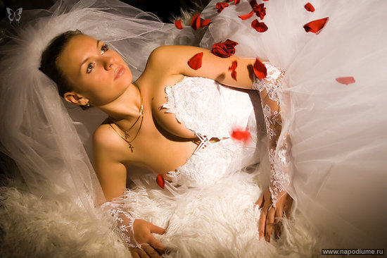 Роз лепестки     
http://club.foto.ua/gallery/series/4592.html