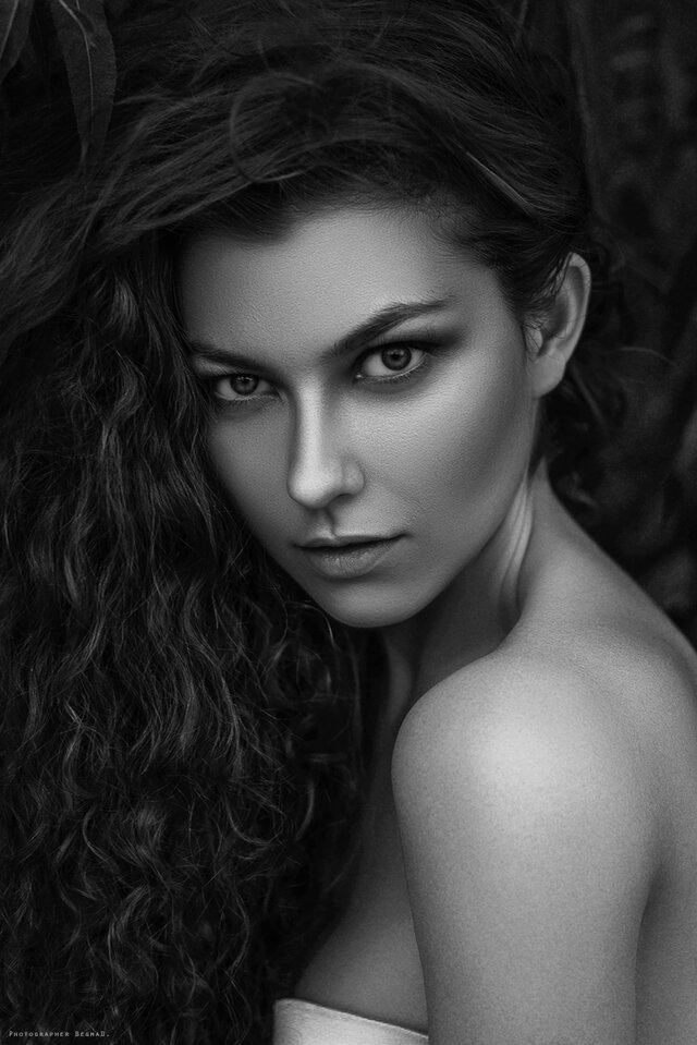 Face, Beauty, Hairstyle, Model, Lip, Eyebrow, Black-and-white