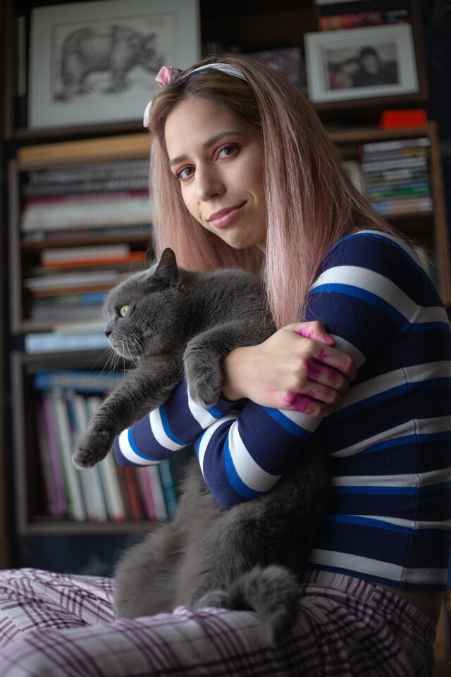 Девушка с котом