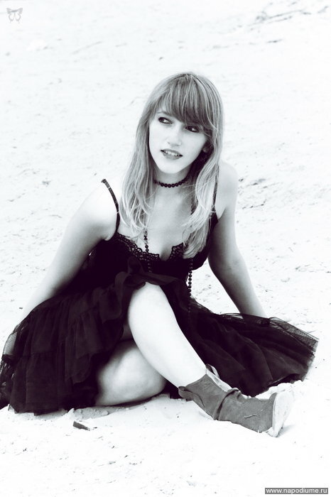 Photoshooting Session with Julia - White Summer (2009)