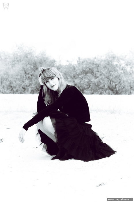 Photoshooting Session with Julia - White Summer (2009)