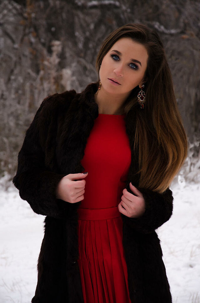 портрет, пленэр, зима, парк, снег, девушка, красное платье, яблоки