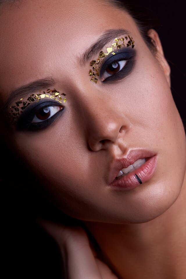 PHOTO: НАТАША ВЫСОЦКАЯ MUA: МАРИНА ЛЯПИНА