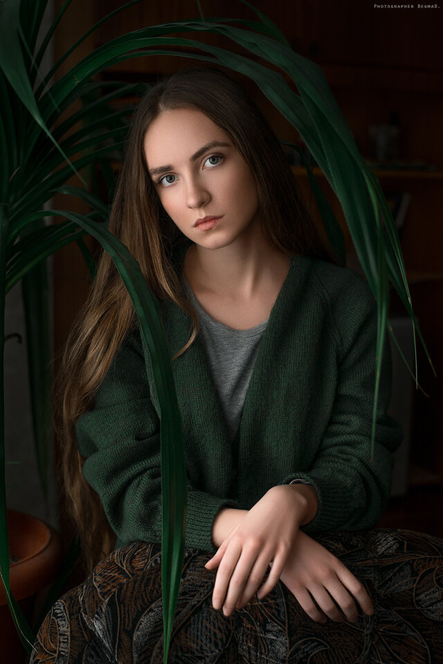 Face, Green, Lady, Beauty, Long hair, Hairstyle, Model
