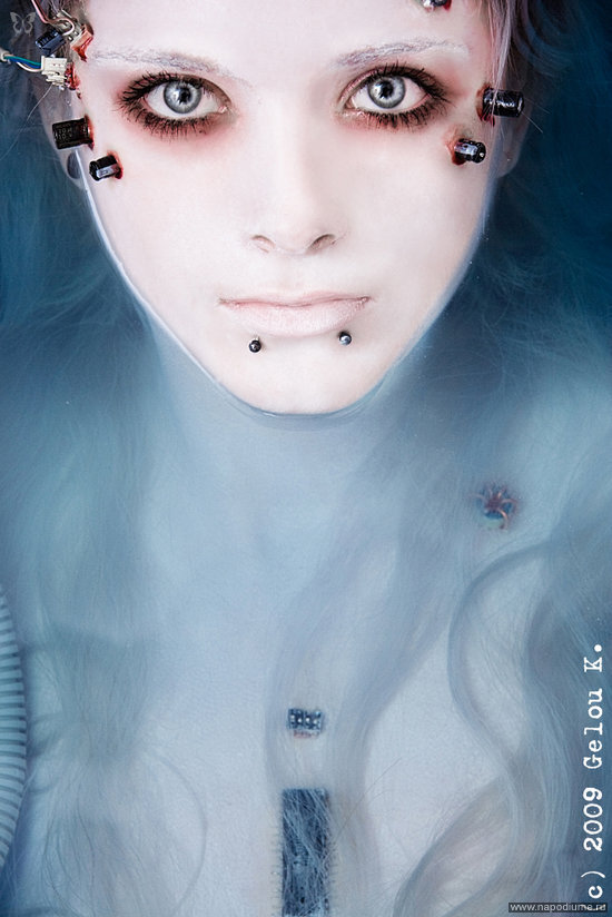 Cyber,  ню