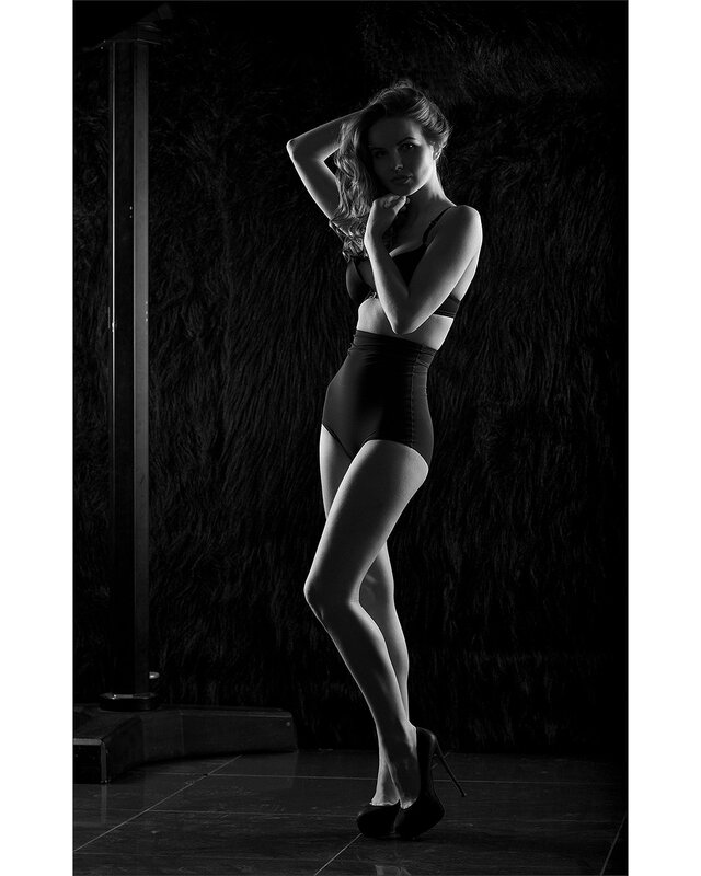 Black-and-white, Leg, Standing, Muscle, Monochrome photography, Dance, Monochrome