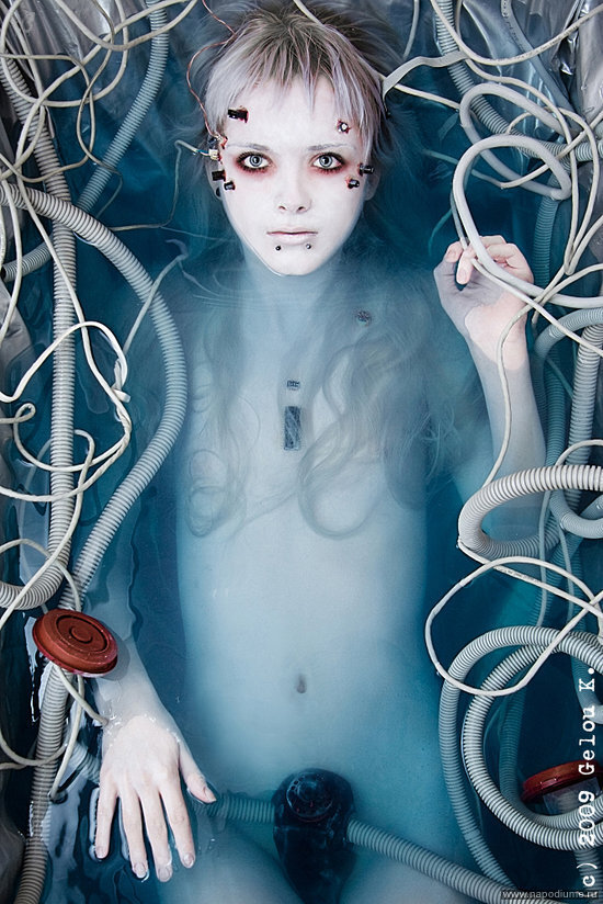 Cyber,  ню