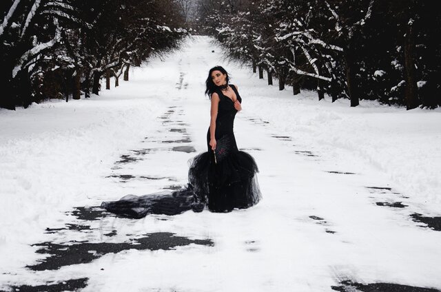 девушка, зима, снег, черное платье, портрет, женский портрет