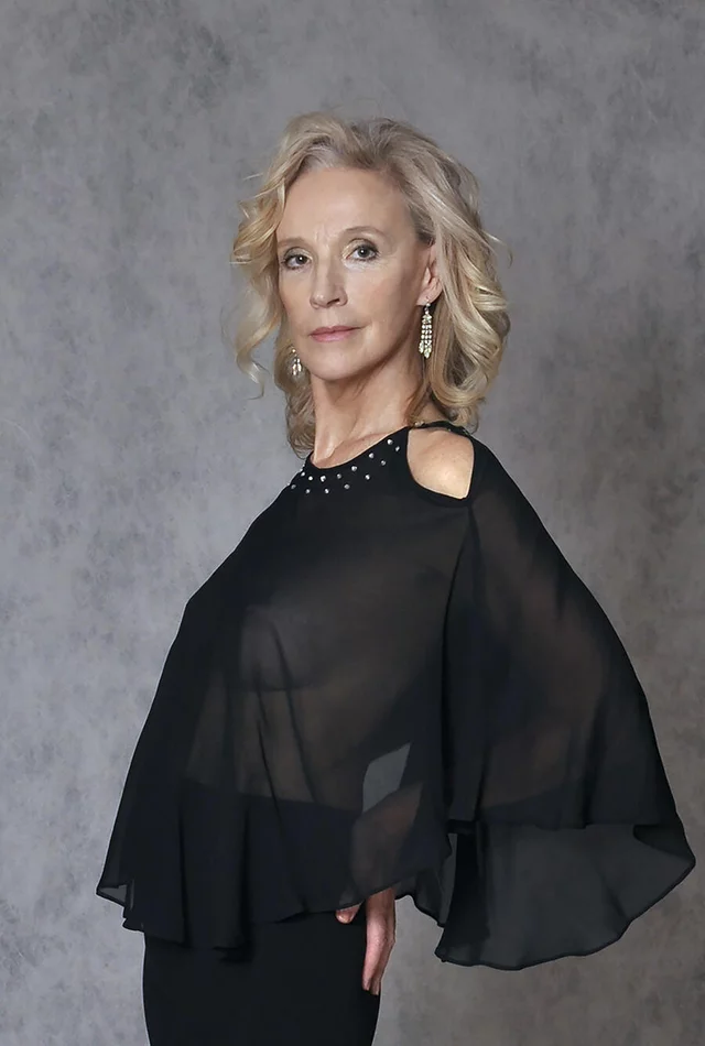 ЕЛЕНА ЛУНЕВА