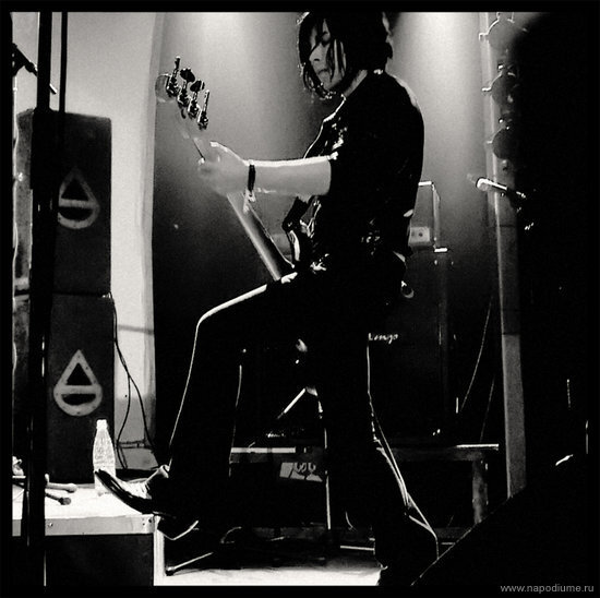 Stage, Bass