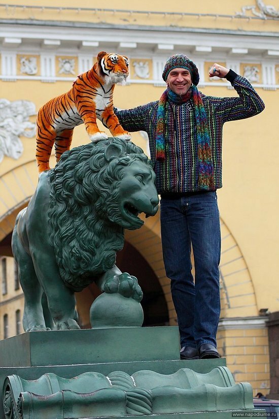 Извечный детский вопрос:
Кто сильнее, Лев или Тигр?:)