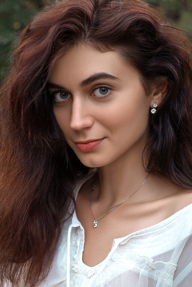 Face, Hairstyle, Eyebrow, Brown hair, Beauty, Lady, Chin, Hair coloring, Lip