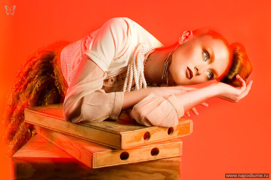 Hair Alexander Tome, Stylist Frances Urritia