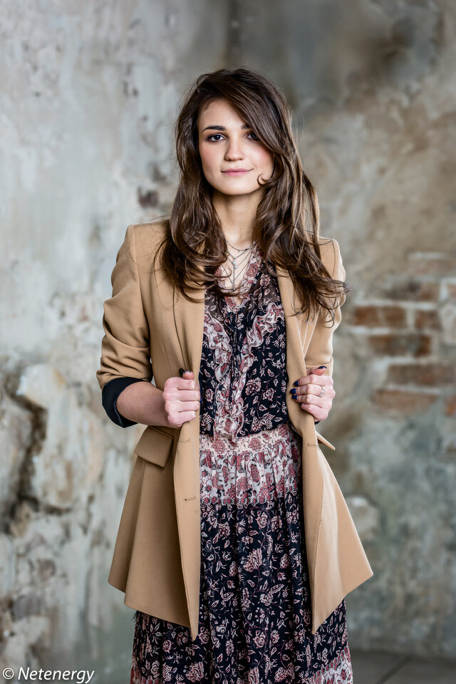 Clothing, Fashion model, Lady, Outerwear, Beauty, Fashion, Brown, Pink