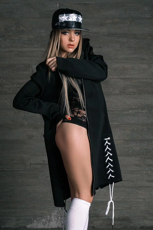 Mari Krajmbreri的照片