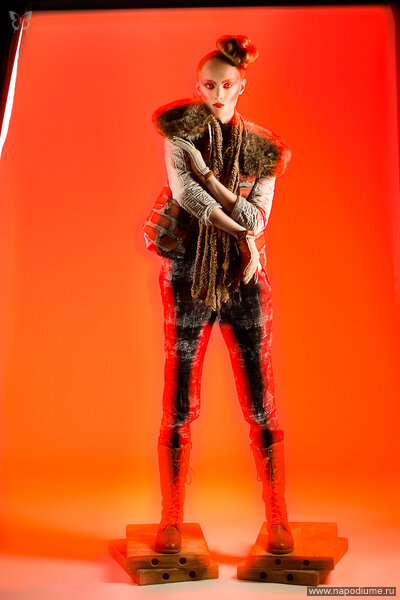Hair Alexander Tome, Stylist Frances Urritia