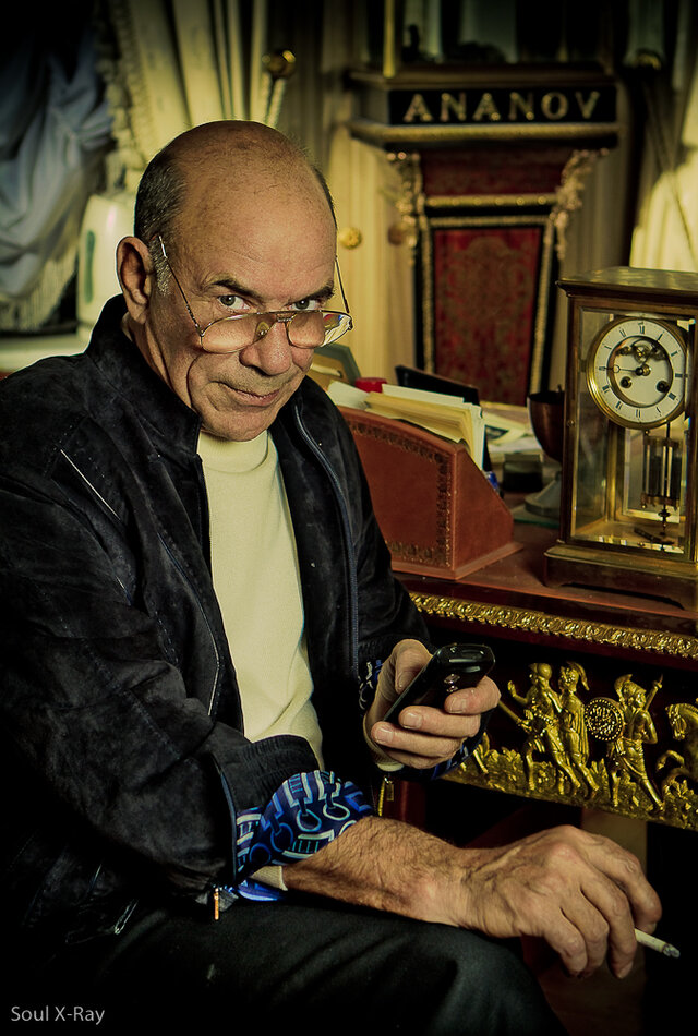 Ювелир Ананов Андрей Георгиевич, в своём кабинете