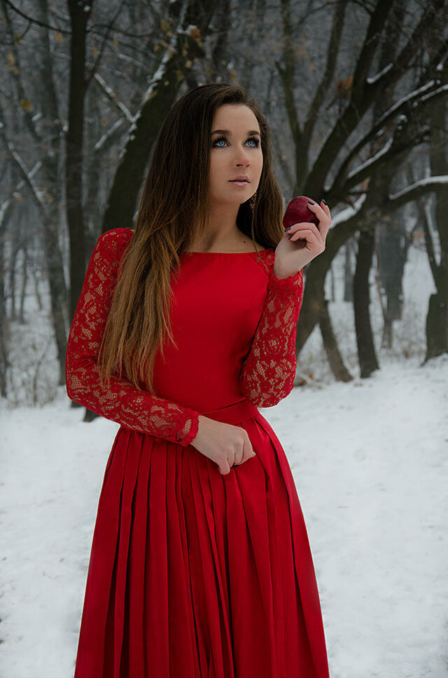 портрет, пленэр, зима, парк, снег, девушка, красное платье, яблоки