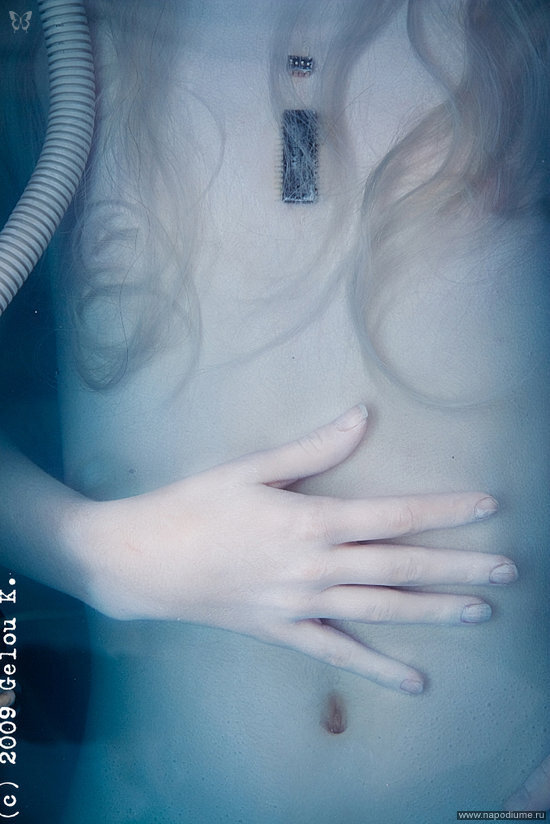 Cyber,  ню