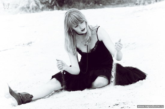 Photoshooting Session with Julia - White Summer (2009)