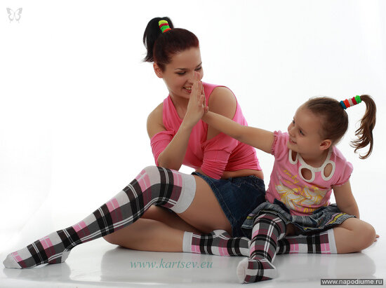 Child, Sitting, Leg, Thigh, Toddler, Joint, Arm, Footwear, Design, Knee